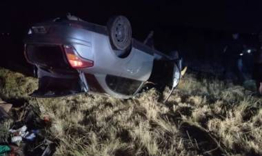 Un auto volcó en la ruta 249