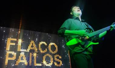 Una multitud se concentró en la peatonal y disfrutó del show de El Flaco Pailos en Pehuen Co