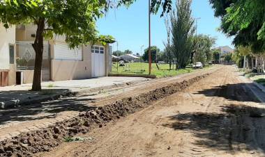 Continúan los trabajos del Municipio de Coronel Rosales para reparar y mantener calles de tierra 