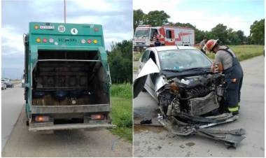 Un automovilista no vio la rotonda de Grünbein y chocó contra un camión recolector