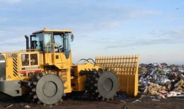 El Municipio adquirió topadora 0km para mantenimiento del predio de residuos sólidos urbanos