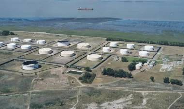 Crece la exportación de crudo en Puerto Rosales