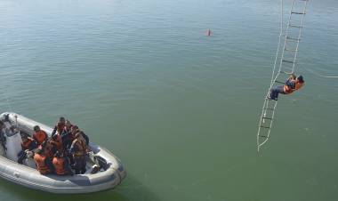 Aspirantes de la ESSA realizaron ejercicios de supervivencia en el mar