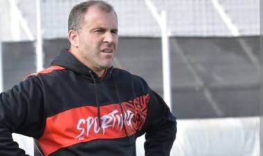 Fabián Tuya renunció a su cargo como DT de Sporting