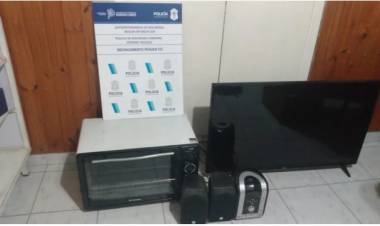 Sorprendieron a un delincuente forzando la puerta de la casa de un vecino en Pehuen Co