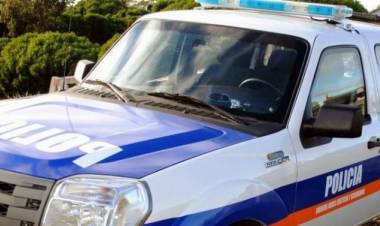 Una mujer que circulaba en una moto sufrió heridas tras un accidente de tránsito