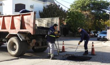 Continúan los trabajos de bacheo del Municipio en distintos sectores de la ciudad