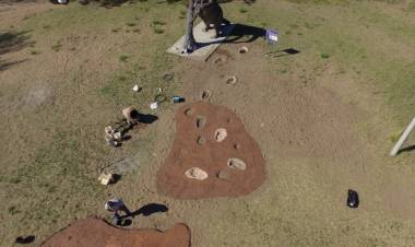 El Municipio de Coronel Rosales avanza con la etapa final de la plaza paleontológica de Pehuen Co 