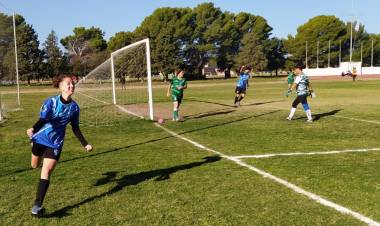 Femenino: FC Puerto Belgrano goleó a Pacífico BB por 8 a 1 con Sofía Mattos on fire