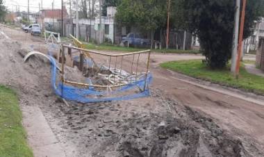 Vecinos del Barrio Gaudi reclaman que ABSA dejó una obra sin terminar 