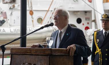 Se realizó la lectura de la orden de zarpada de la fragata ARA “Libertad” en Buenos Aires