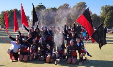 En el Hockey de Sporting gritaron CAMPEONAS las jugadoras de la categoría SUB 14 tras ganar el Apertura 2023 en la Zona Ascenso