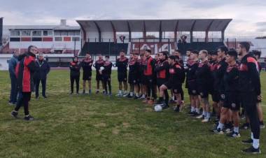 El Plantel Superior de Sporting ya trabaja bajo las órdenes de Nicolás Ballestero