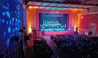 En un renovado y colmado Teatro Colón, comenzaron los festejos por el 125° aniversario de Punta Alta