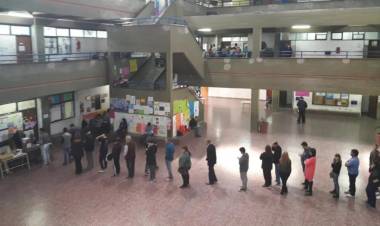 Más de 52 mil electores y 29 escuelas habilitadas para las elecciones PASO de hoy domingo