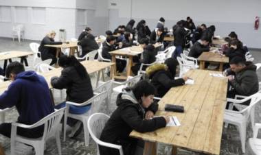 Cerca de 100 jóvenes ya rindieron su examen teórico para obtener “Tu primera licencia en Rosales” 