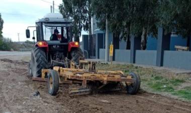 El Municipio de Coronel Rosales realiza reparación y mantenimiento de calles en Villa Arias y Villa del Mar 