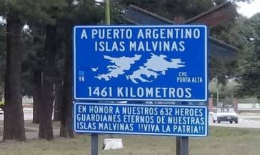 Se colocó cartelería en homenaje a los hérores de Malvinas