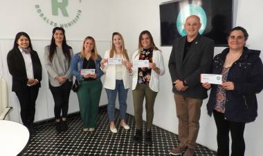 El Intendente Uset entregó nuevas ayudas económicas para emprendedoras rosaleñas