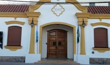 El Municipio de Coronel Rosales entrega boletas de pago a adjudicatarios de viviendas sociales 