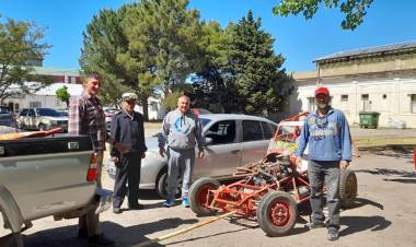 El Punta Alta Automóvil Club donó un midget a la Escuela de Aprendices de BNPB