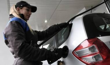 Aumentos de hasta el 30 por ciento en combustibles, con YPF a la cabeza del ajuste