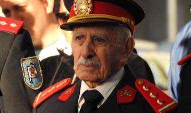 Despedida emotiva por parte de los Bomberos Voluntarios con Severiano Argüello Vara