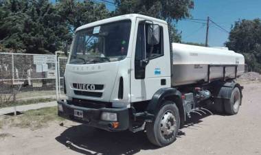 Camiones cisterna de ABSA realizan abastecimiento de agua en Punta Alta