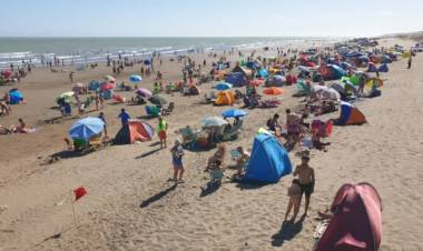 Pehuen Co repleto de turistas los fines de semana