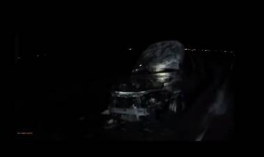 Un hombre compró un auto, salió a probarlo y se le incendió