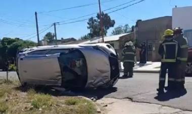 Choque entre dos vehículos y vuelco en 11 de septiembre y Rodríguez Peña