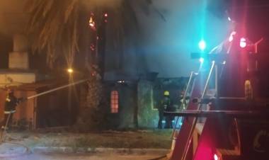 Pérdidas totales en el incendio de una vivienda en Villa Arias 
