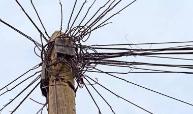 El HCD aprobó una ordenanza que exige que en 5 años no podrá haber más postes de madera para cableado