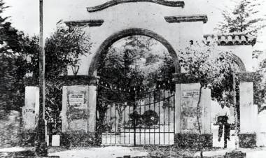 La historia del portal de la Plaza General Belgrano: tenía cuatro antepasados y uno casi igual