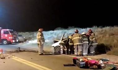 Impactante choque frontal en Colon al 3000, los heridos fueron trasladados al Hospital Municipal