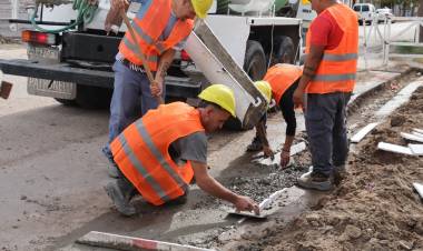 La Empresa Gral retomó los trabajos y comenzaron a hormigonar las zanjas de las esquinas