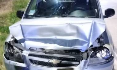 Accidente de tránsito entre dos vehículos en cercanías al puente naranja