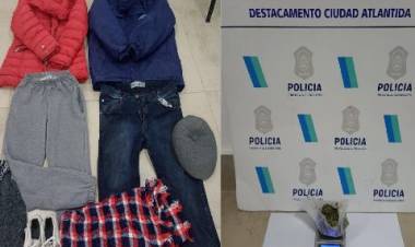 Dos delincuentes estafaron a un comerciante con Mercado Pago trucho y les allanaron la casa