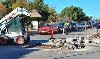 Removieron el hormigón de la esquina de Brown y Rivadavia