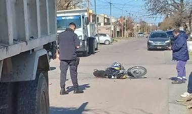 Un motociclista resultó herido tras chocar con un camión municipal