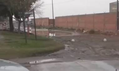 En Paso y Río Dulce aseguran que se volvió a romper el caño que se había reparado