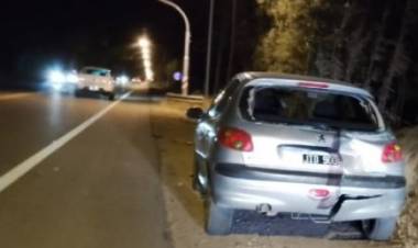 Accidente de tránsito entre una camioneta y un auto en el acceso a Villa del Mar por ruta 229