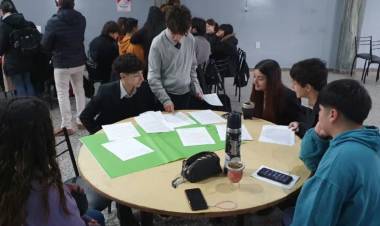 Se desarrolló el Preparlamento Juvenil en Coronel Rosales