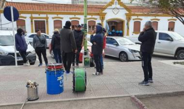 Trabajadores Municipales aceptaron la oferta salarial, se firmó el acta acuerdo y a la tarde levanta el paro