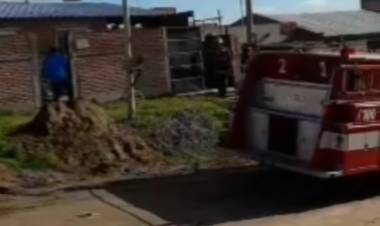 Bomberos Voluntarios acudieron a una vivienda que tuvo un desperfecto con una garrafa