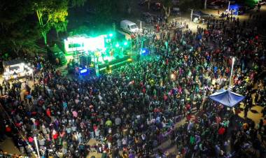 Onda Sabanera junto a una multitud cerraron el aniversario de Puerto Rosales