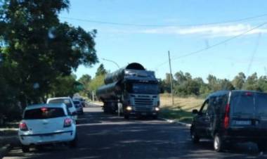 Concejales reclaman al Municipio “mayor rigurosidad” en los controles por tránsito pesado de Puerto Rosales