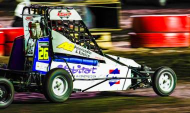 El joven puntaltense Nicolás Pascual hizo podio en la tercer fecha del Torneo Estival 2024/25 de Micromidget