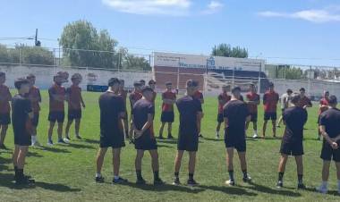 Sporting comenzó la pretemporada y sigue activo en el mercado de pases