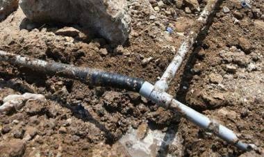 Dos hombres fueron aprehendidos por realizar una conexión clandestina de agua